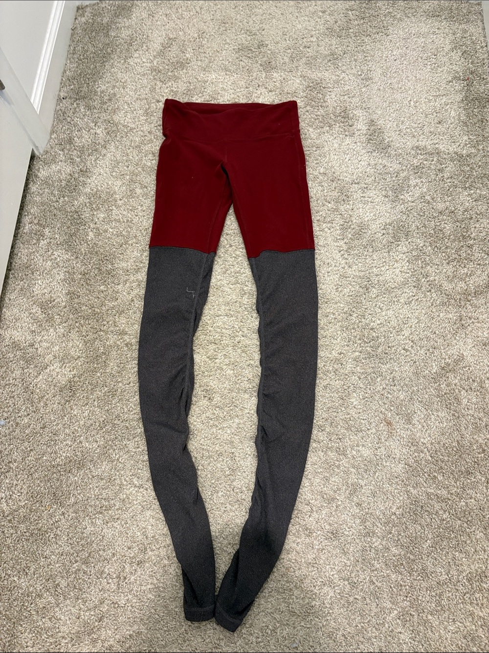 ALO Yoga Two-Tone Leggings in Burgundy and Charcoal